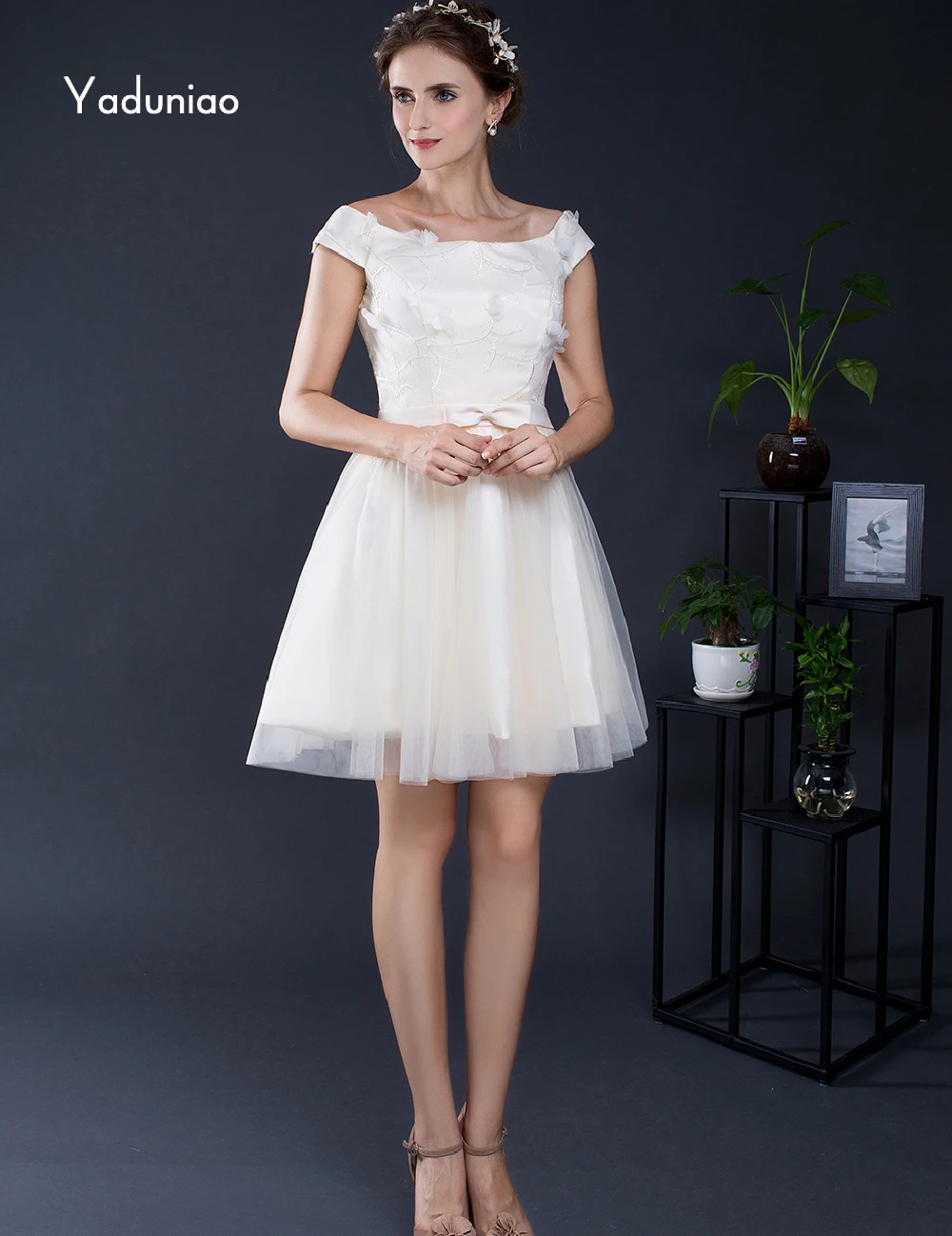 Above Knee Cap Sleeve A Line Champagne Cocktail Dresses 2017 Appliques