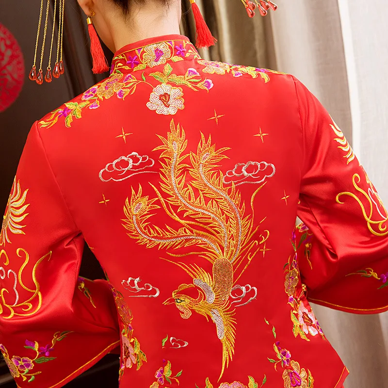 Красный со шлейфом Qipao для женщин невесты традиционные свадебное платье Новинка 2019 года Китайский Феникс Платье с вышивкой Cheongsam стиль Chinois