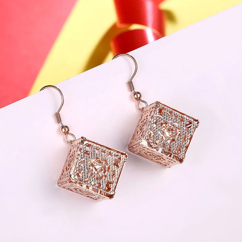 

Beautiful jewelry earrings, 925 sterling silver, zircon square hollow romantic ladies earrings, rose E217-B