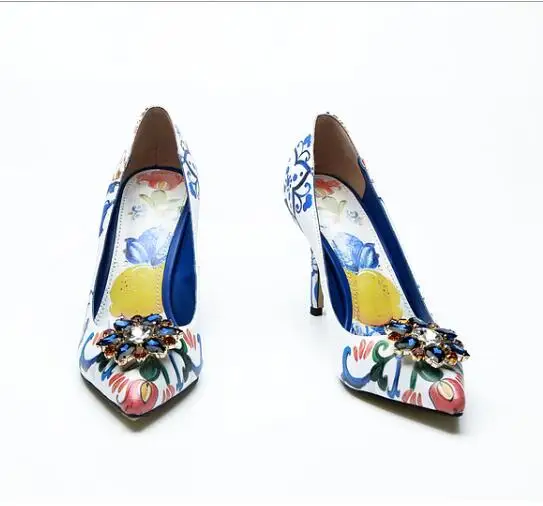 Г., новая модная дизайнерская обувь Туфли-лодочки на высоком каблуке с цветным цветочным принтом, украшенные кристаллами и острым носком женская свадебная обувь