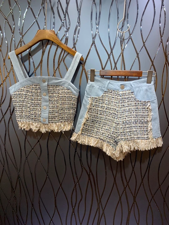 

In early autumn of 2019, the new girl's shoulder-dew must be trimmed with sling fabric jacket + shorts fabric sling suit 720