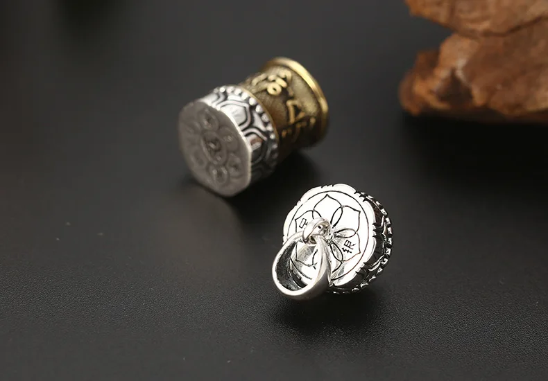 silver-gau-pendant001C