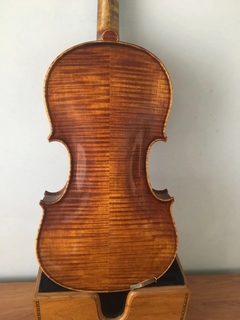 

Master 4/4 size violin Stradi model spruce top flamed mample back no2