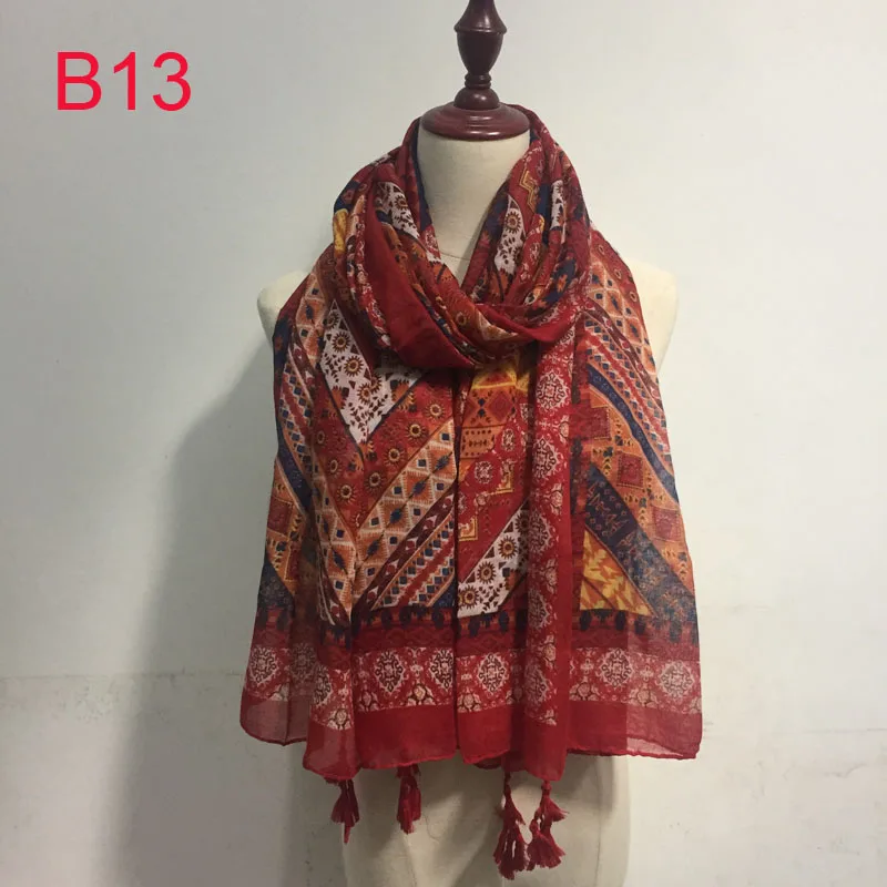 2017 Fashionable Women poncho scarfs Spring tribal print blouses autumn Summer beach cover up shawl with fringe lady tassel |