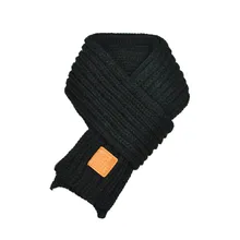 Pletená dámská šála s nášivkou