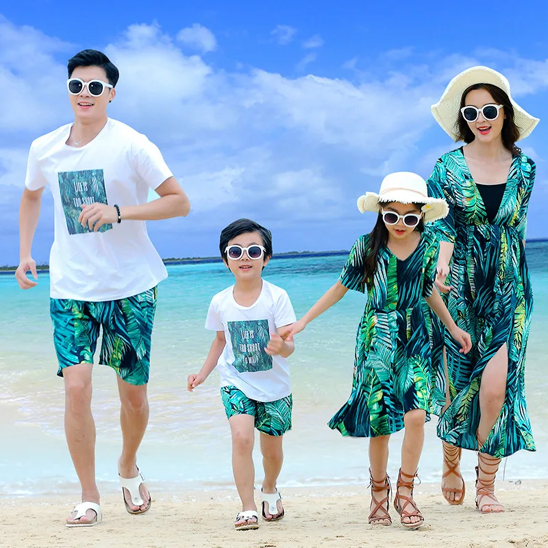 

Summer Family Sets Print Mum Daughter Seaside Dresses Family Look Dad Son T-shirt+Shorts Couple Lovers Holiday Clothing