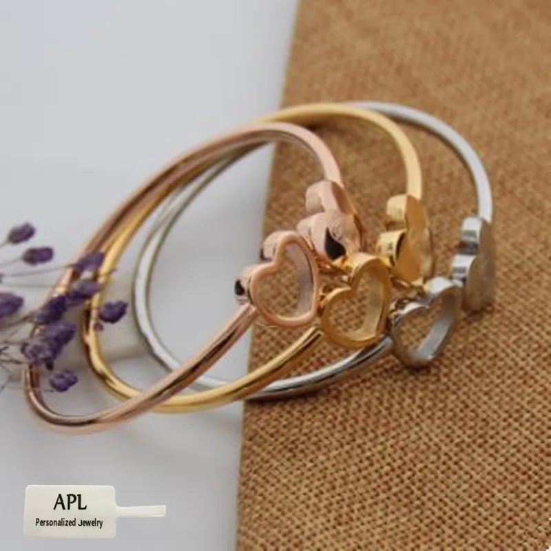

APL - New fashionable stainless steel jewelry bracelet heart-shaped crystal open Bracelet simple heart-shaped Bracelet