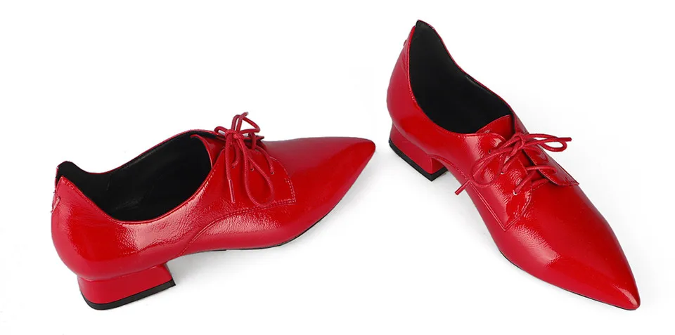 Женские красные туфли в британском стиле из мягкой лакированной кожи с острым носком на плоской подошве; оксфорды в стиле ретро; повседневные офисные женские туфли без застежки; модельные туфли-броги