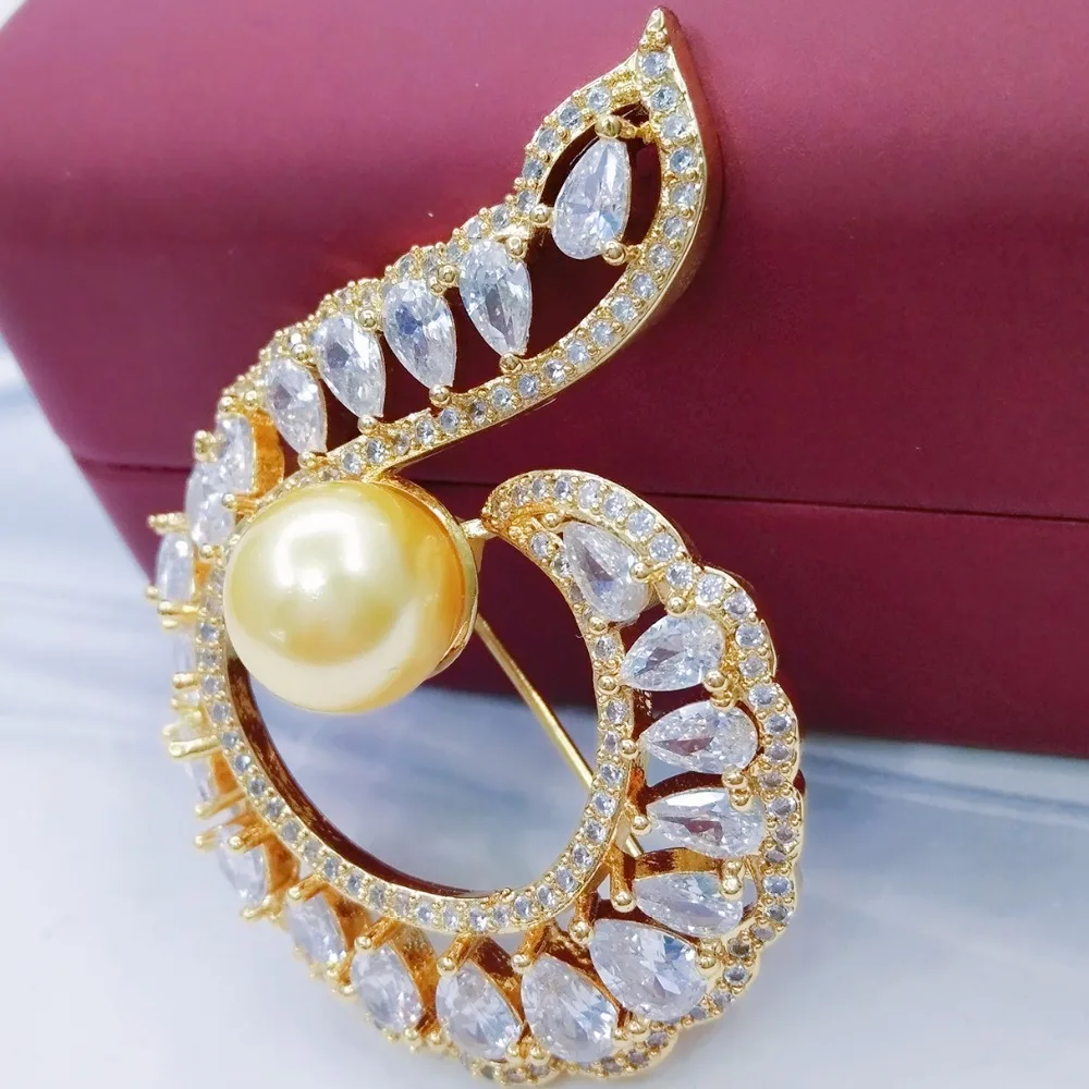 

Brazil Fashion Broches U-shape Gold Color Brooch Exquisite Imitation Pearl Pin Brooches Diamante Wedding Brooch Pins Accessories