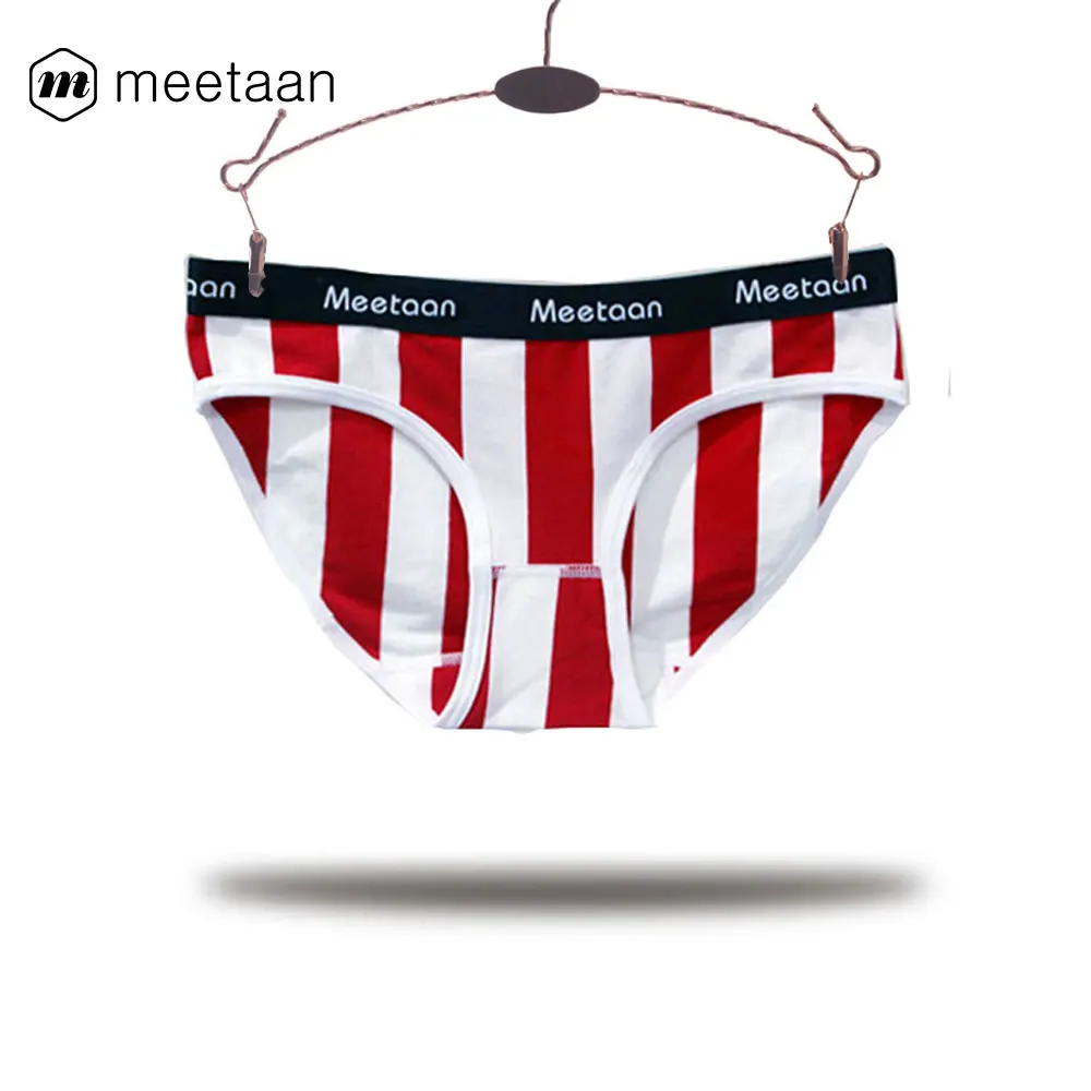 Трусы с бриллиантами. String box. String plus. Стринги тонкие женские на кровати. String plus.