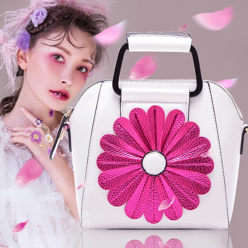 

2018 new shoulder bag women's bag sun flower satchel crash color smiley face handbag summer bag.