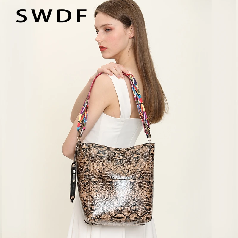 

SWDF New Women Bag Shoulder Bag Snake Handbag High Capacity Designer PU Leather with color Strap Fashion Pockets Crossbody Bag