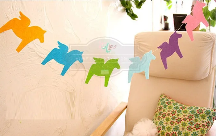 

1 set/fashion non-woven felt fabric colored horse hanging decor/party flag for boys girls/circle flag/colored gift
