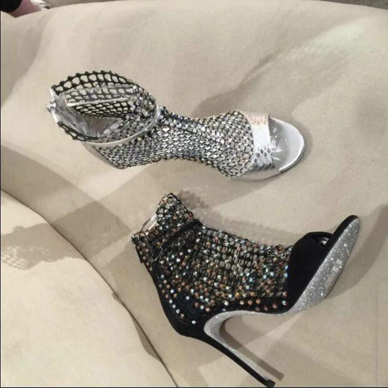 Роскошные босоножки на высоком каблуке-шпильке с кристаллами; пикантные свадебные туфли со стразами; женские туфли-гладиаторы на каблуке с открытым носком; туфли-лодочки с сеткой