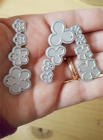 

12Pcs Flower Petal Craft Die Metal Cutting Dies Scrapbook 3D Stamp DIY Scrapbooking Stamping Greeting Cards Photo Frame Decor