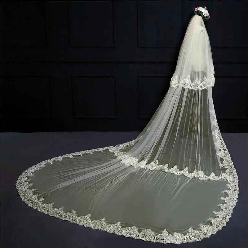 ivory-3.8-meters-long-train-applique-edge-wedding-bridal-veils-wedding-veils-bridal-accessories-veils-v401071 (1)