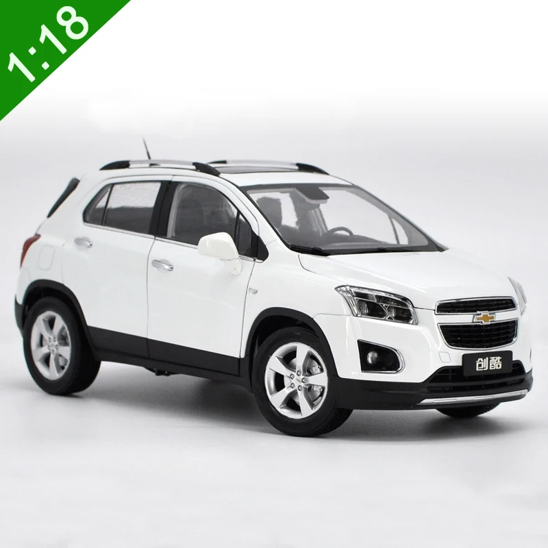 

1:18 GM Cherolet Chevy TRAX White Red SUV Alloy Diecast Car SUV Model For Adult Gifts Collection Original Box Free Shipping