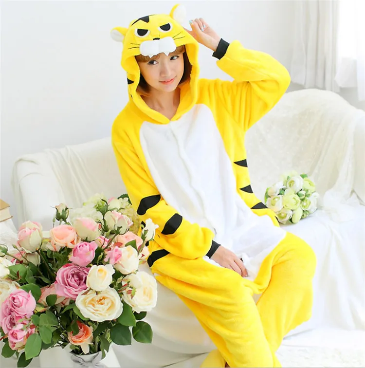 

GKWMZG Flannel Adult Cartoon Animal pajama Yellow tiger Kigurumi Lovely Animal Robe Bathrobe Cosplay Lovers Costume Anime.