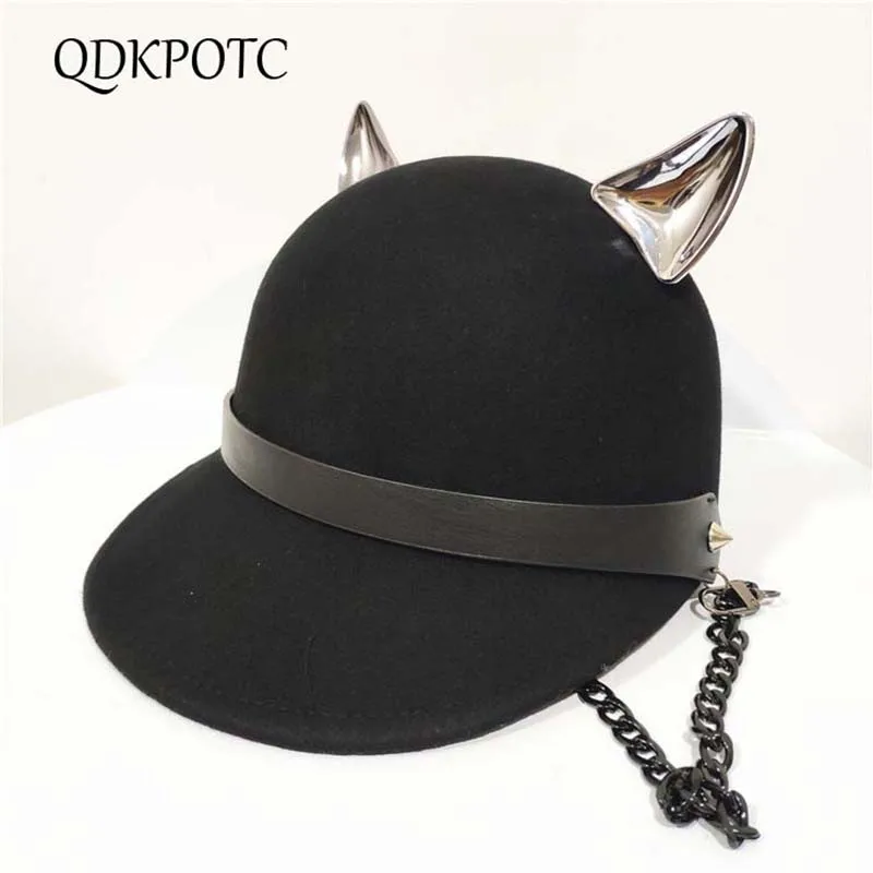 

QDKPOTC 2018 Fashion Ears Fedoras High Quality Wool Felt Demon Cow Ear Metal Chain Decoration Hat Women Black Fedora Equestrian