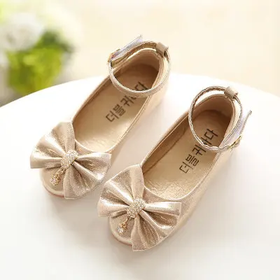 Модная детская летняя обувь для девочек кожаные туфли Повседневное детские туфли на плоской подошве, с бантом бабочкой обувь туфли принцессы Детские Брендовая обувь сандалии для девочек