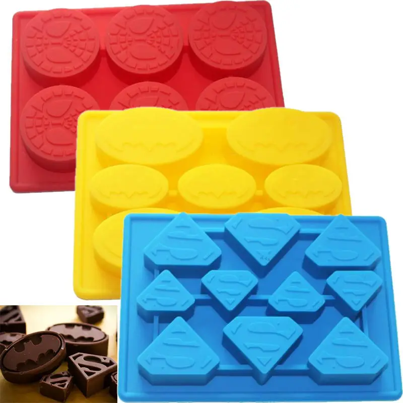 SPIDERMAN AND SUPERMAN SUPERHERO BIRTHDAY CAKE PAN CANDY MOLD ICE TRAY SET