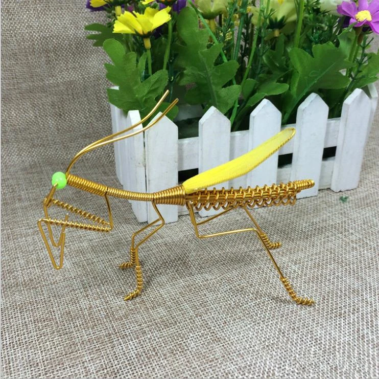 

Colorful Aluminum Crafts Mantis Shape Mini Figurines Creative Gift Souvenirs Random Color E587