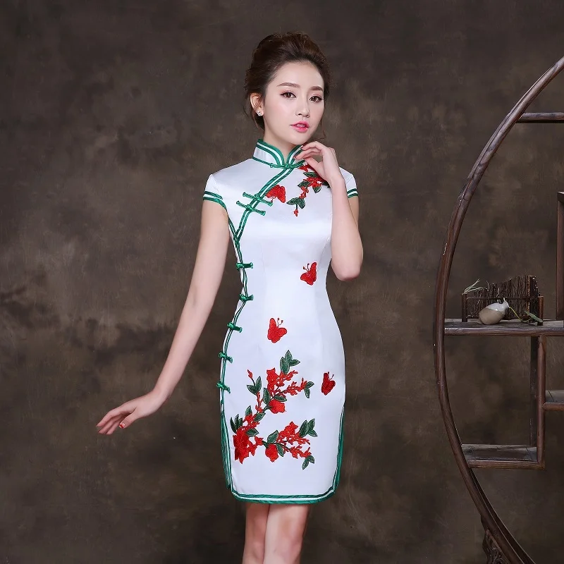 2018 Chinese Traditional Dress White Cheongsam Sexy Qipao Embroidery