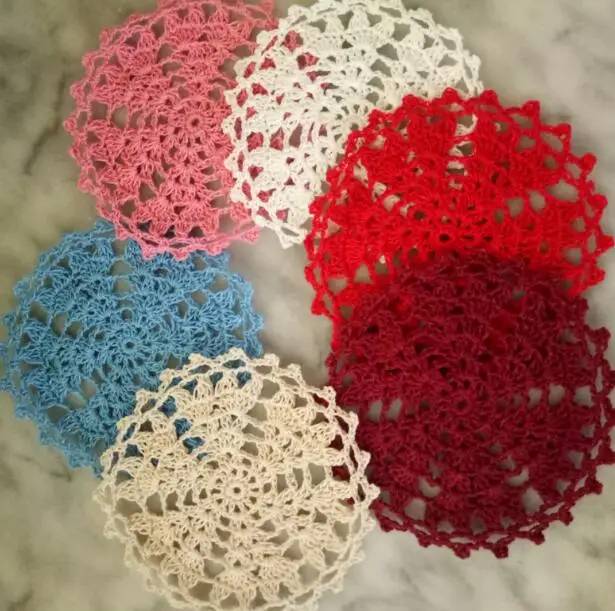 2019Hot جولة القطن تحديد الموقع قاعدة الأكواب القدح المطبخ عيد الميلاد عموم الجدول مكان حصيرة القماش الدانتيل الكروشيه الشاي القهوة المفرش ساد...