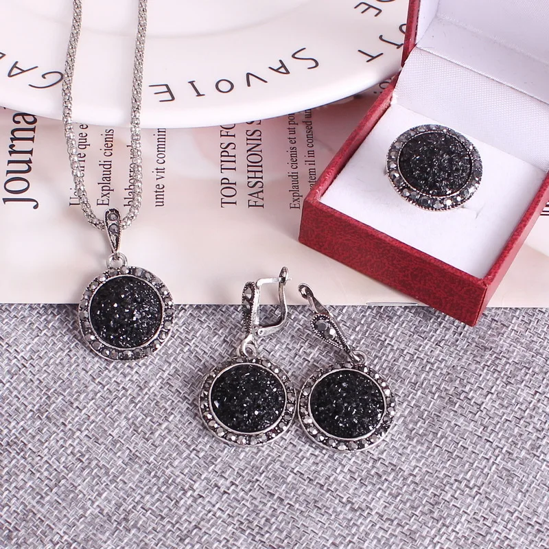 

Bohemian Style 4 Pcs Women Accessories Shining Jewelry Set Women Vintage Pendant Necklace Crystal Necklace Earring Ring Set