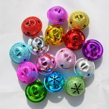 10 pcs Fazer Jóias Acessório 36mm Mix Cor Jingle Bell Com Esculpido Para Decoração de Natal Sino De Metal Redondo de Neve com Banhado A ouro