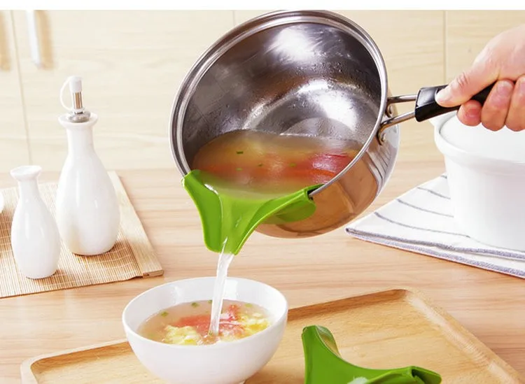 2pcsAnti-spill утечки кухня кастрюли и сковородки круглое отверстие край отражающая жидкость утечки рот заливают суп кухня гаджет