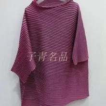 Miyake раза Асимметричная отсечение в дизайн полоса рукав футболки