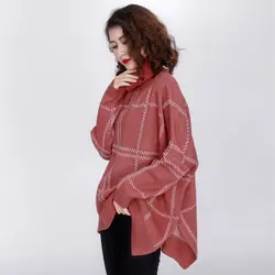 Осень-зима нерегулярные свитер Для женщин Свободные Водолазка Kintted Свитера 2018 корейские женские большой плед теплый свитер