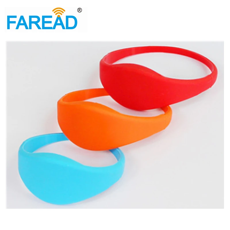 100pcs Free shipping 125khz T5577 chip RFID Wristband ID card