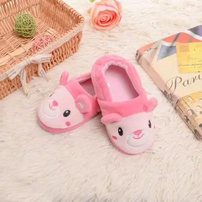 JUFOYU Новые Детские хлопковые тапочки немой зимняя обувь для помещения для следует теплые Нескользящие плюшевый медведь для девочек домашняя обувь - Цвет: Розовый