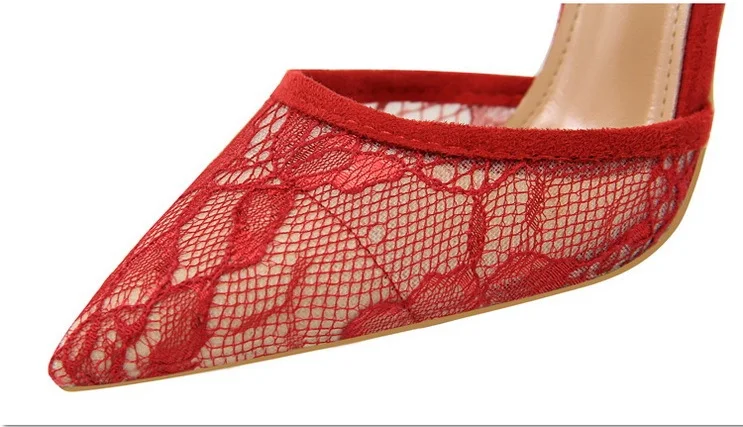 Новые летние пикантные туфли-лодочки на высоком каблуке; женские модные элегантные вечерние туфли с острым носком и кружевом; дизайнерские босоножки с перекрестной шнуровкой