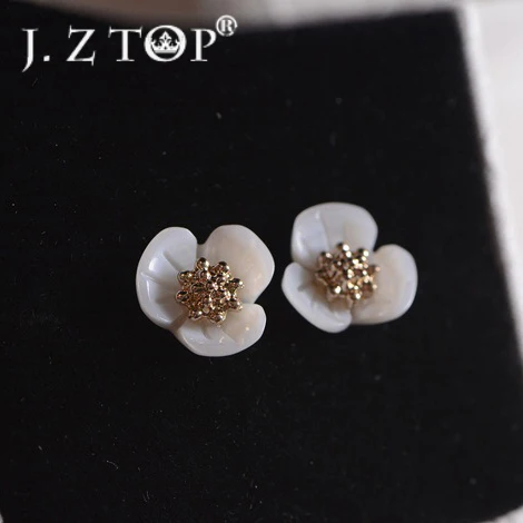 

Hot Sale New Handmade Shell Daisy Petal Stud Earring Fashion Alloy Plated Clover Flowers Little Stud Statement Earrings Brincos