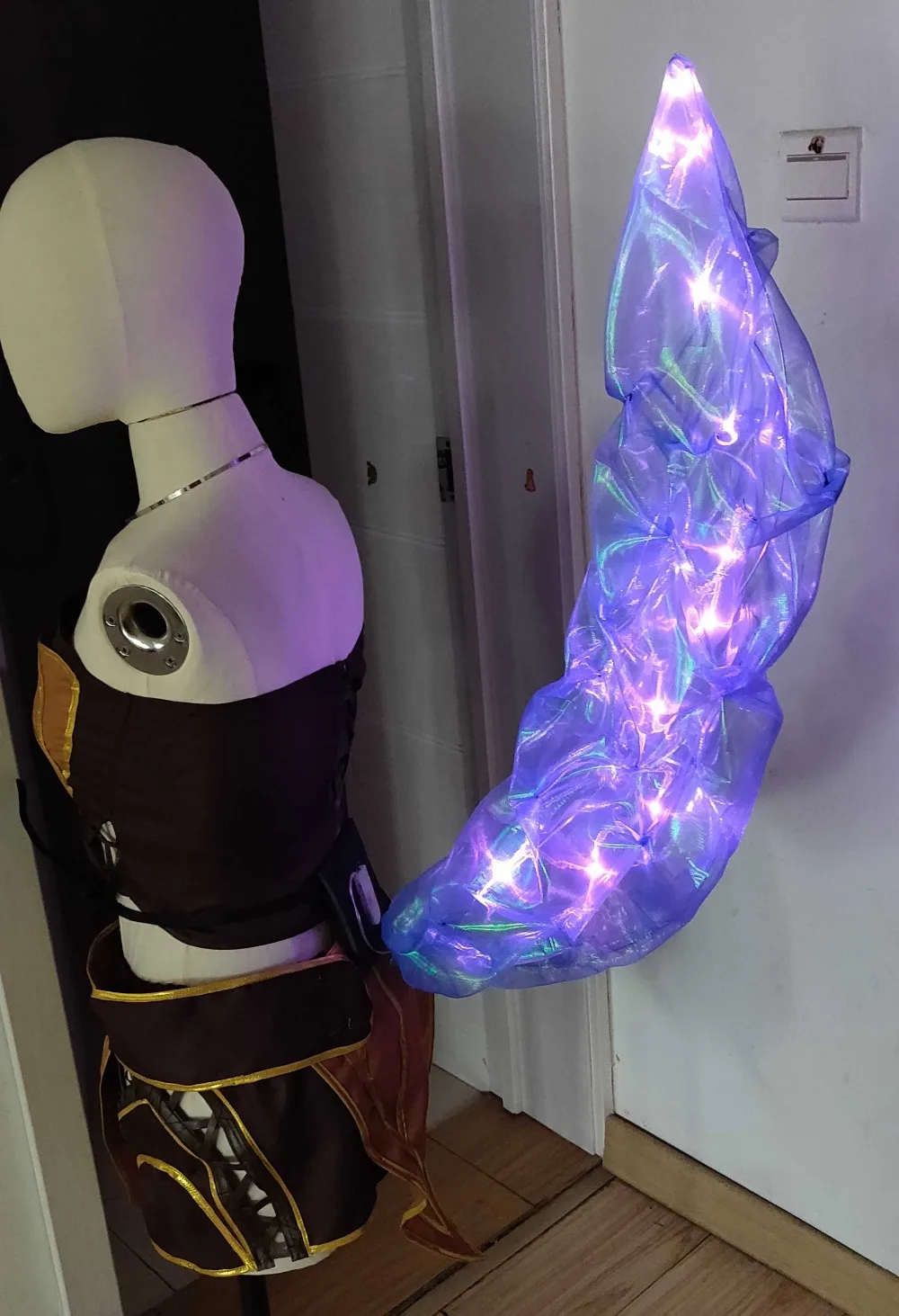 Anime prop LOL Ahri tail KDA Idol singer new skin kda tails Ahri cosplay tails Anime prop LOL Ahri tail KDA Idol singer new skin kda tails Ahri cosplay tails