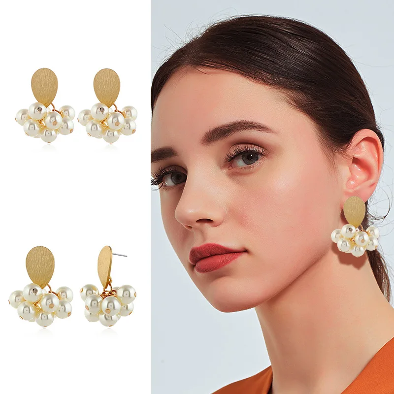 

Pearl flower cluster earrings Korean fashion earrings wholesale temperament ear hook wild new atmosphere gift factory direct