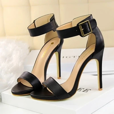 

2019 summer new open toe patent leather stiletto high heel simple one button sandals