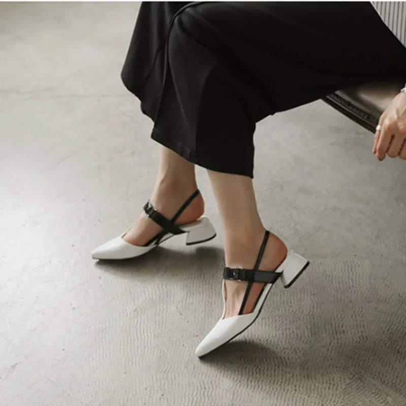 

2019 new Baotou female summer Korean version T with pointed low-heeled white single shoes small yards shallow sanda