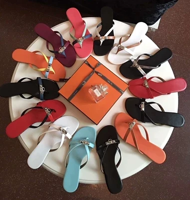 

2019 female European and American summer new beach fashion wear tourism vacation flip flops.