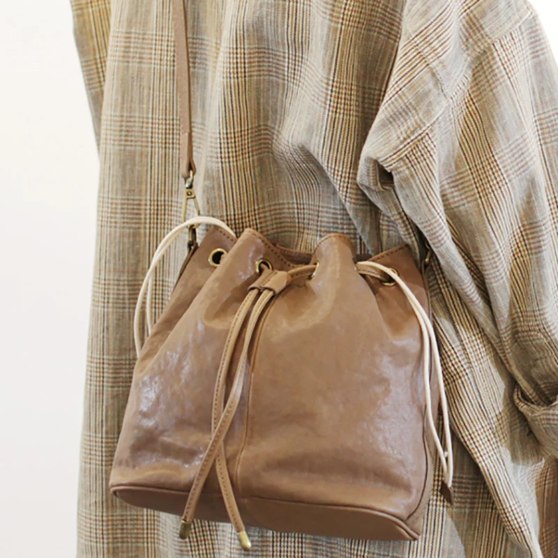 AETOO Soft leather retro DrawString bucket bag, large capacity super fire crossbody bag, new real sheepskin woman bag