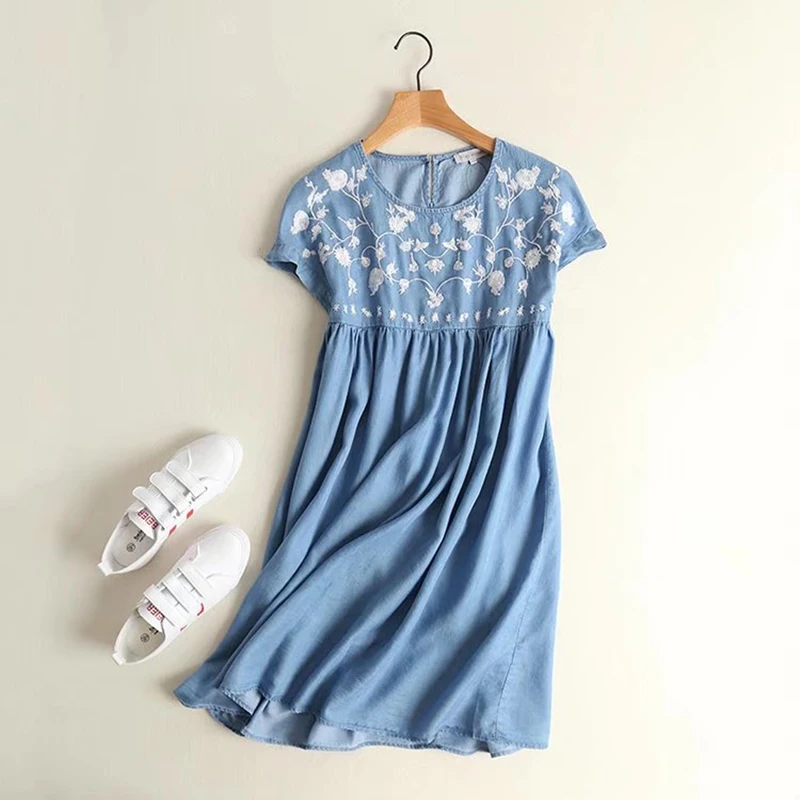 

Small fresh embroidery flowers summer O-neck mori girl denim dress mori girl