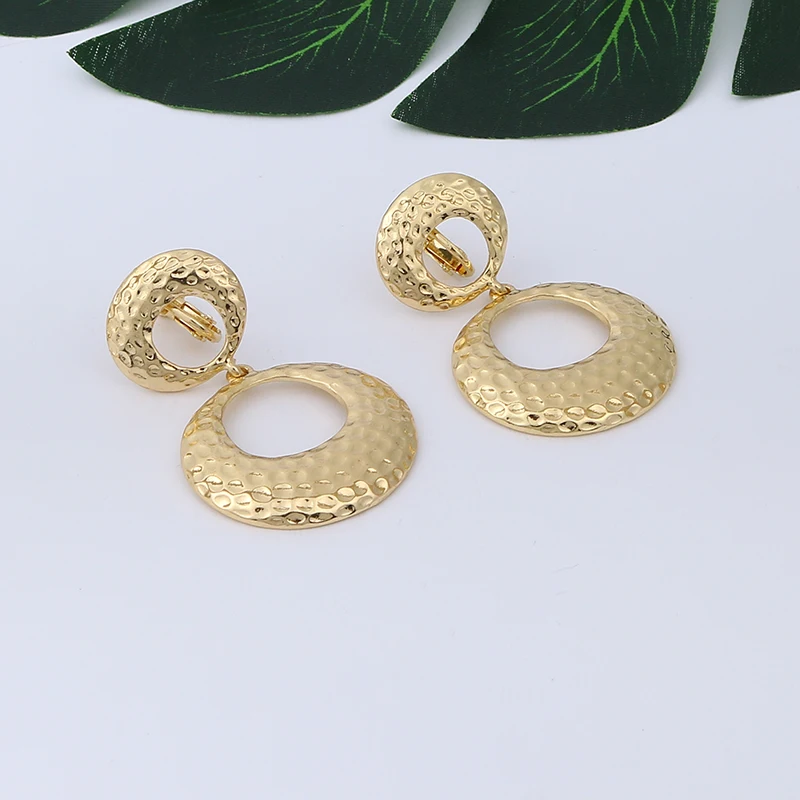 

Vintage Round Hollow Clip On Earrings No Pierced Geometric Double Layers 2018 Fashion Long Earrings Female Simple Style Jewelry