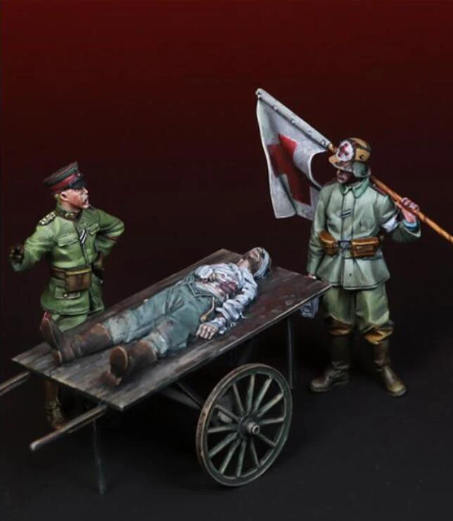 

1/35 Scale Unpainted Resin Figure Medic set 3 figures collection figure