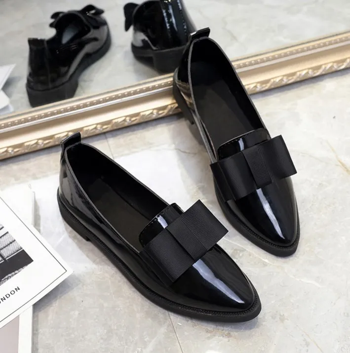 

New British style patent leather female spring flat pointed shoes single black bow low heel office work shoes zapatos de mujer