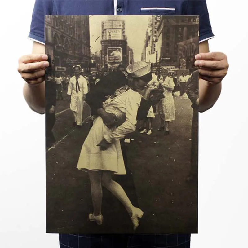 

LAITANG Kiss Of Victo Vintage Poster Kraft Paper Retro Poster Wall Decoracion Pared Home Decor Decoration Wall Sticker 51*35.5cm