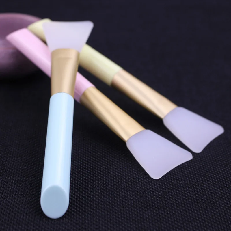 

1Pc 3 Colors Silicone Brush Blending Brush Facial Mask Brush Silicone Silica Gel Mud Mask DIY Stirring Applying Brush Makeup
