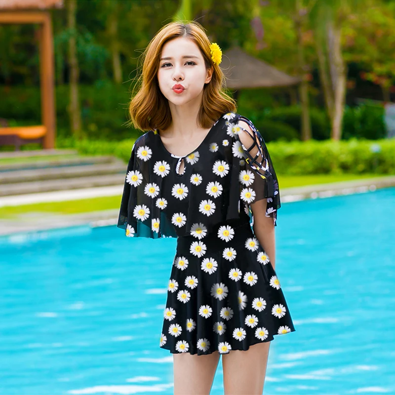 

NODELAY Two Piece Swimsuit 2019 Conservative Swimwear Summer Lotus Sleeve Swimsuit Padded Bathing Suits Anti-UV Print Swim Suit